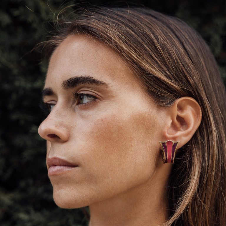 Pendientes MANUELA flor de lis rosas, bañados en oro, diseño exclusivo Made in Spain.