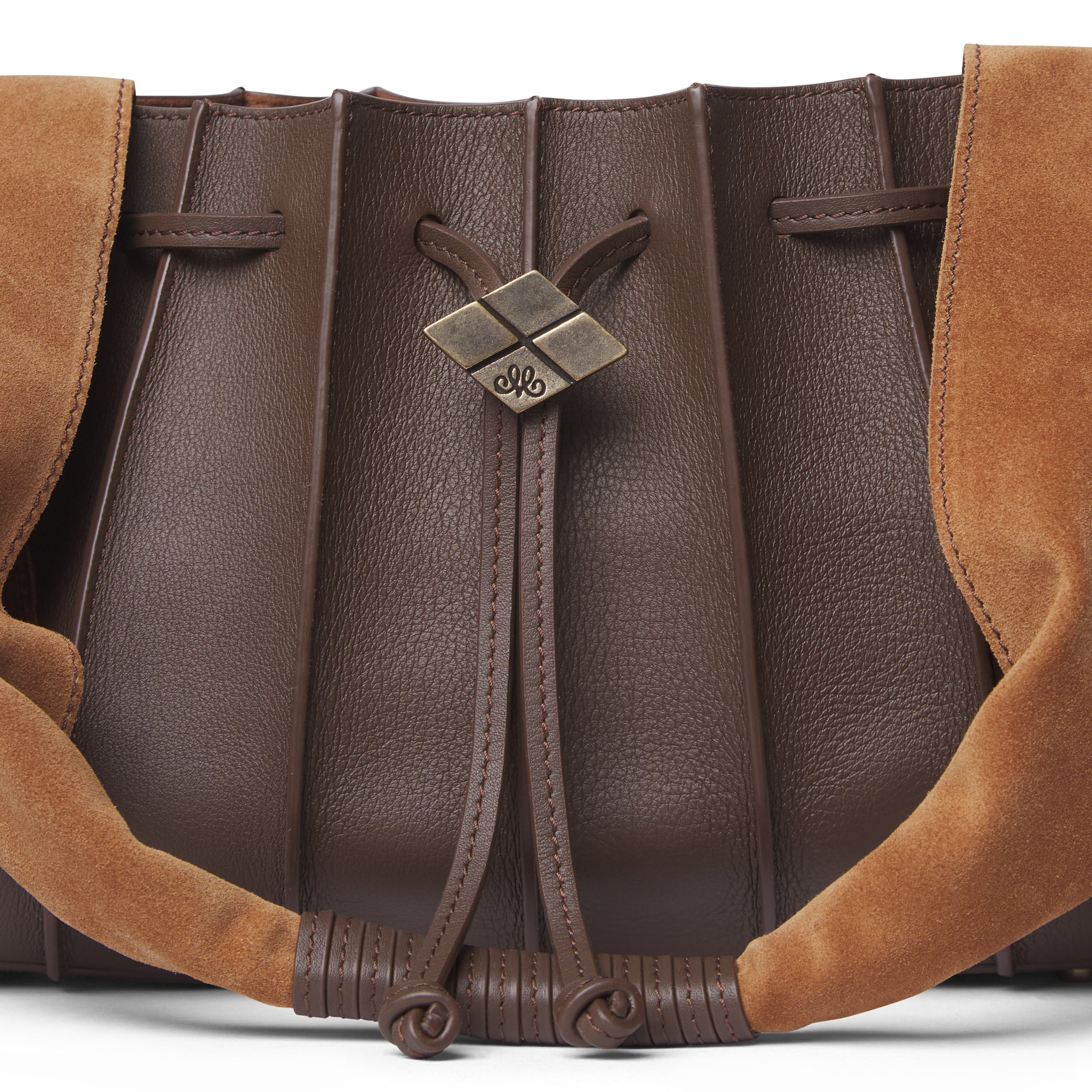 Detalle del cordón ajustable del Bolso Tablao Mini Dust Glaze – Maese Place