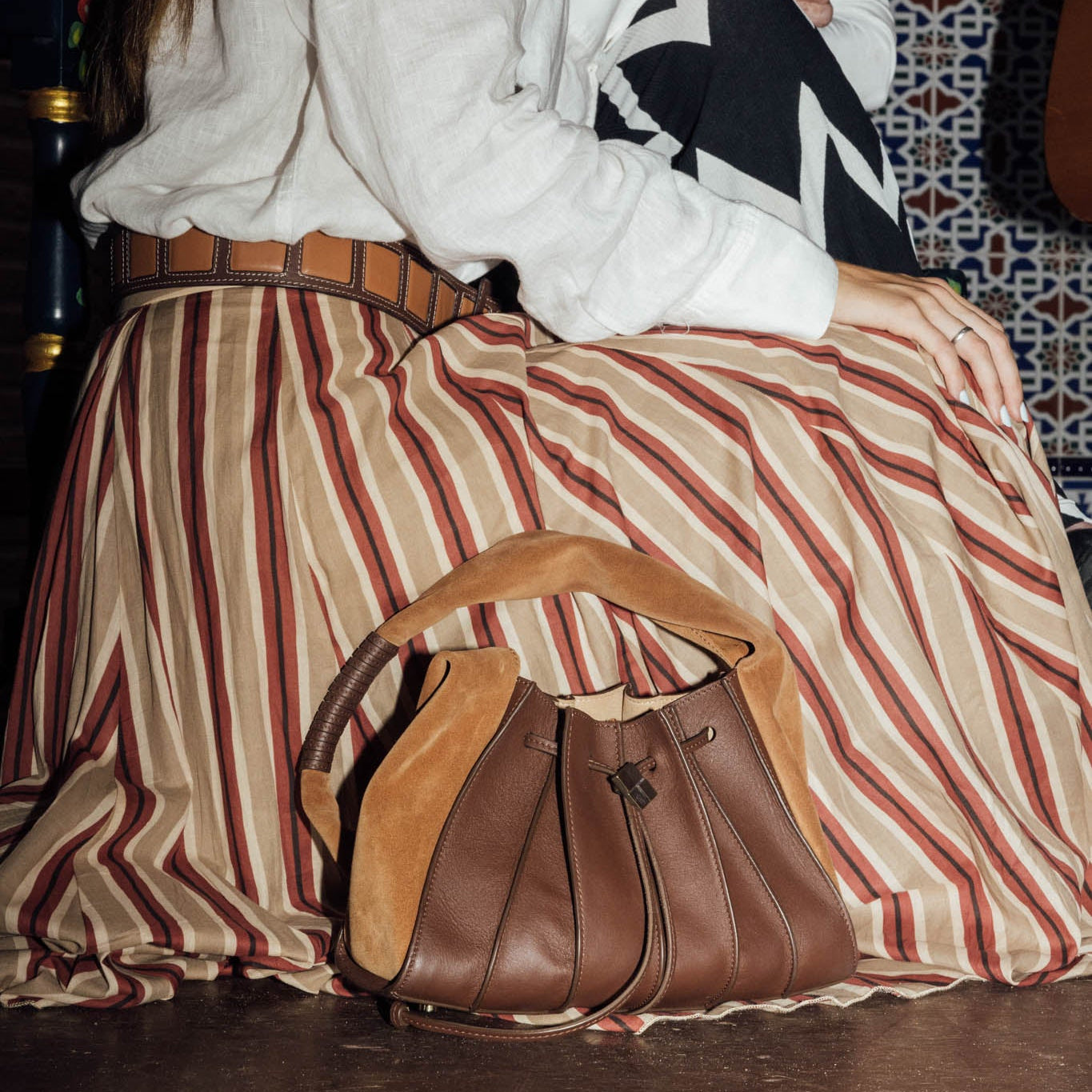 Bolso Tablao Goya Bourgogne de piel vacuna artesanal tipo saco con asa y cordón ajustable – Maese Place