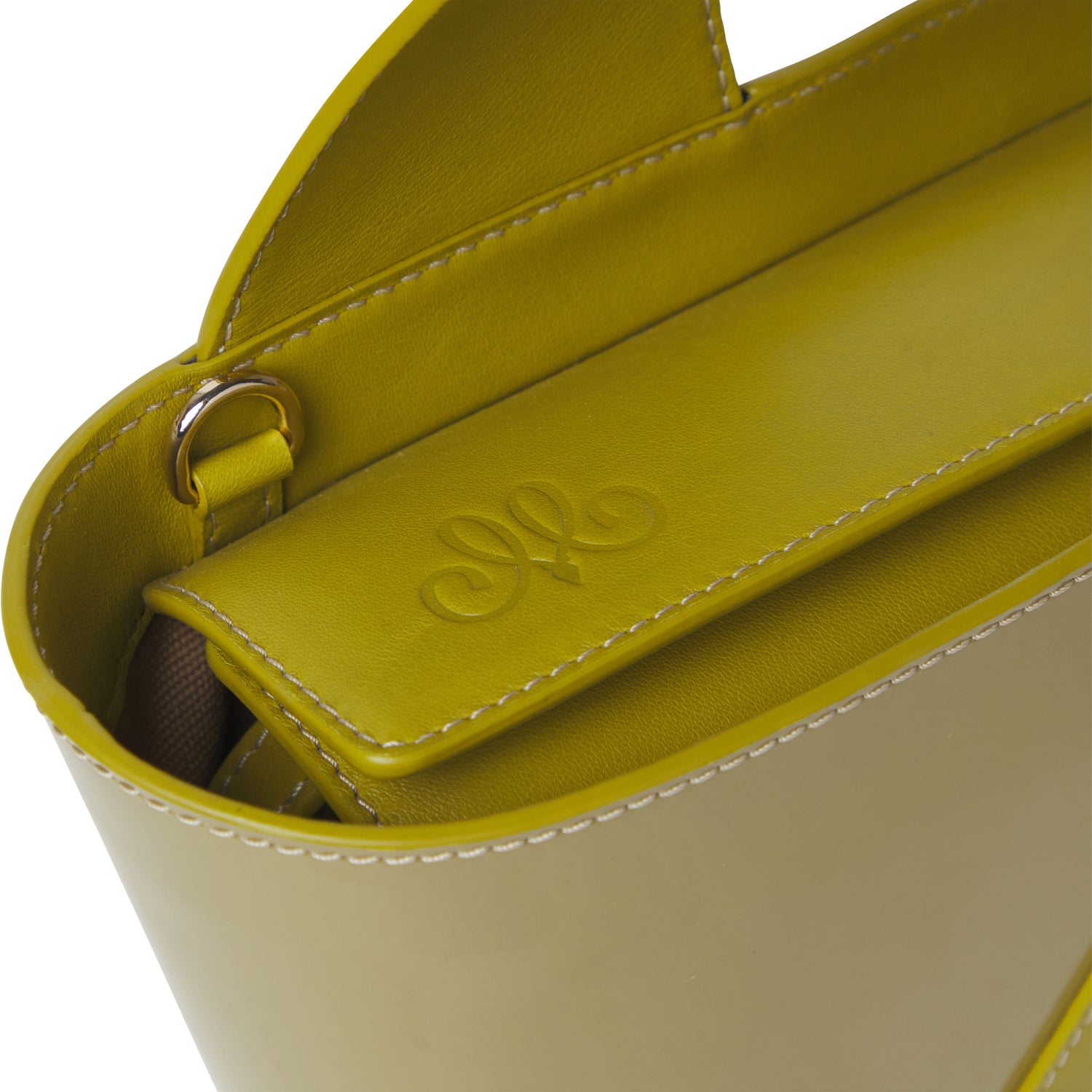 Detalle del cierre con tapas imantadas y cordón ajustable del Bolso Roda Cézanne en dos tonos – Maese Place