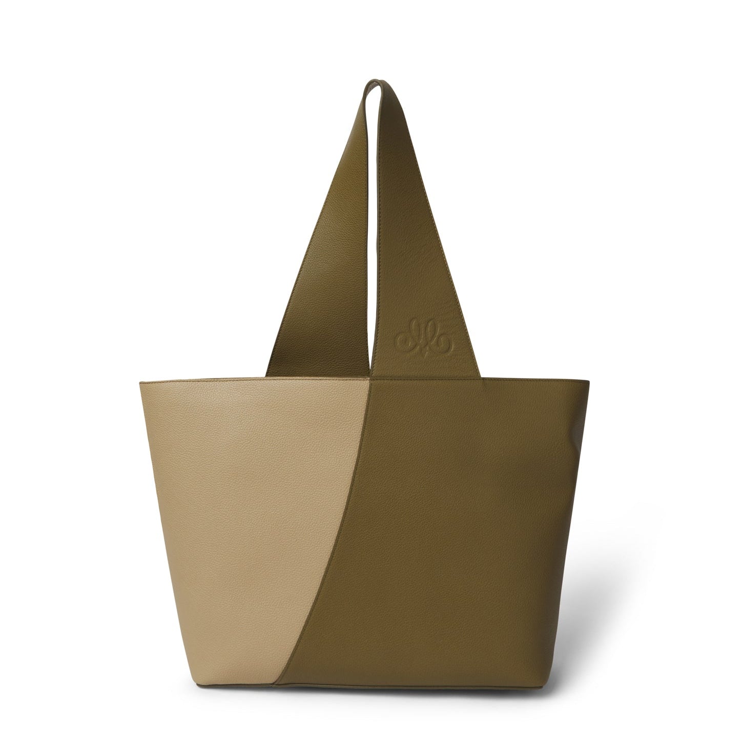 Bolso artesanal de piel vacuna, hecho en España. Diseño estructurado, amplio y elegante, con asa reversible y cierre magnético interior.