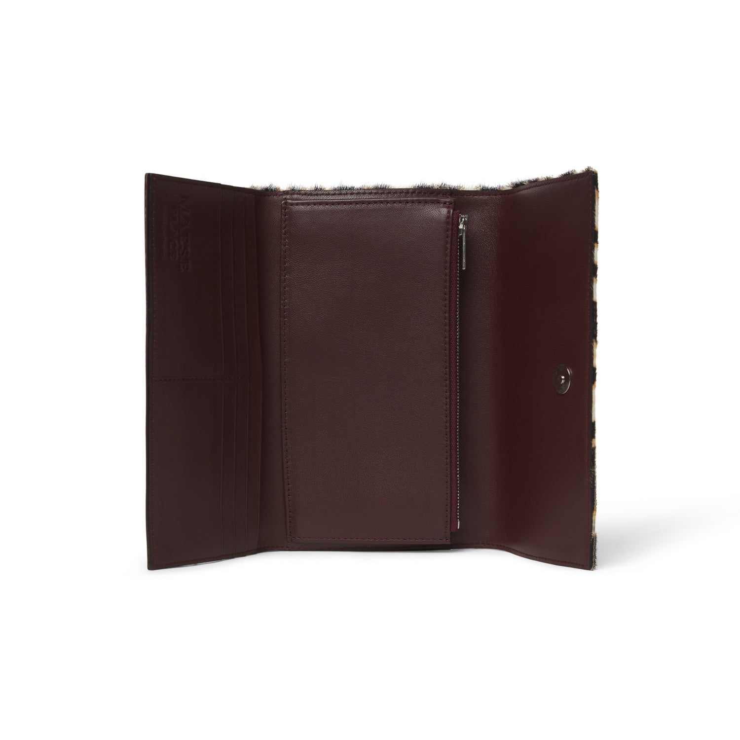 Cartera artesanal de piel, fabricada en España. Elegante y funcional, con espacio para tarjetas, billetes y monedas, más cierre automático seguro.