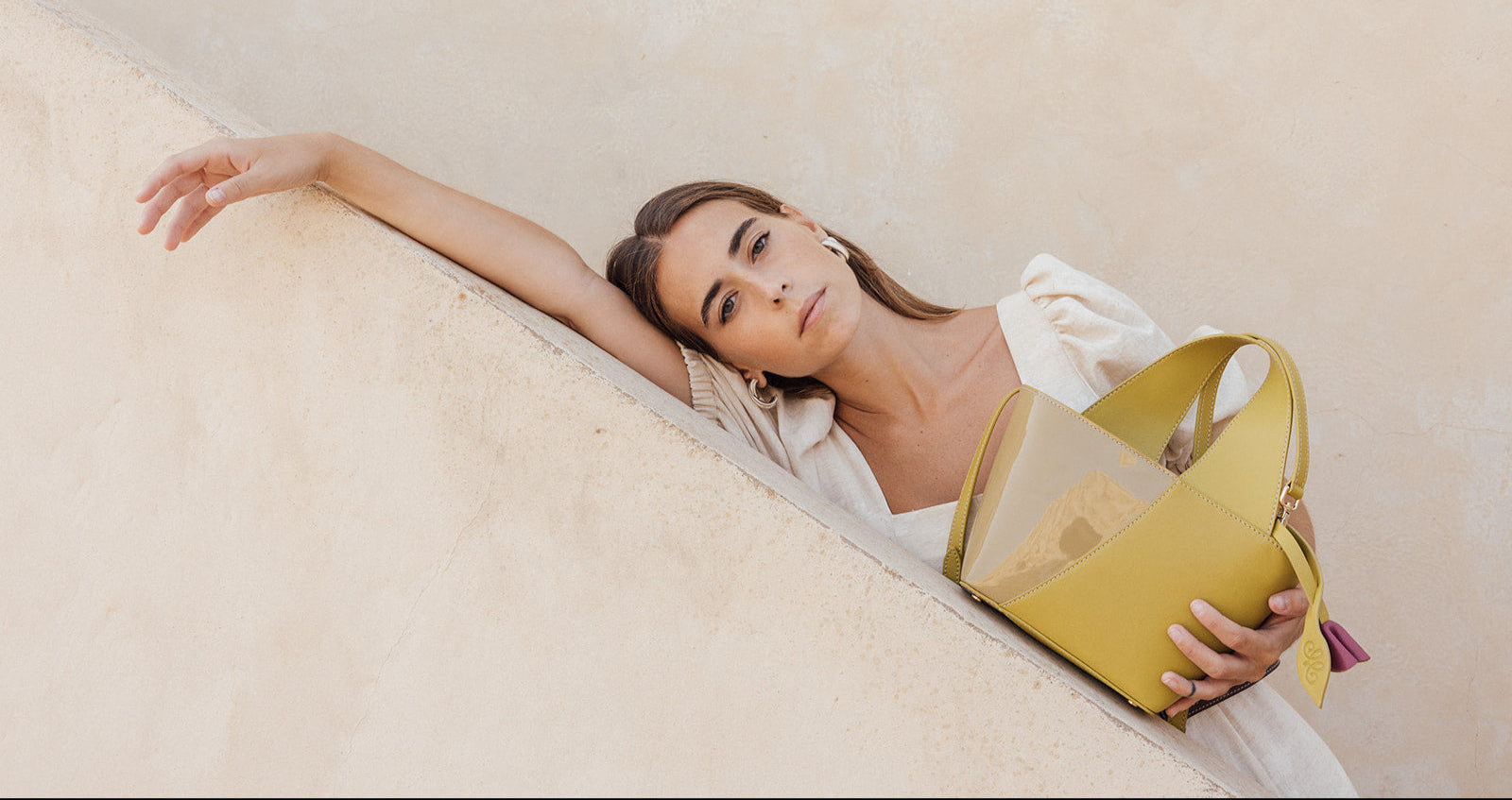 Bolso RODA Piel, accesorio de lujo artesanal de Maese Place, hecho a mano en España